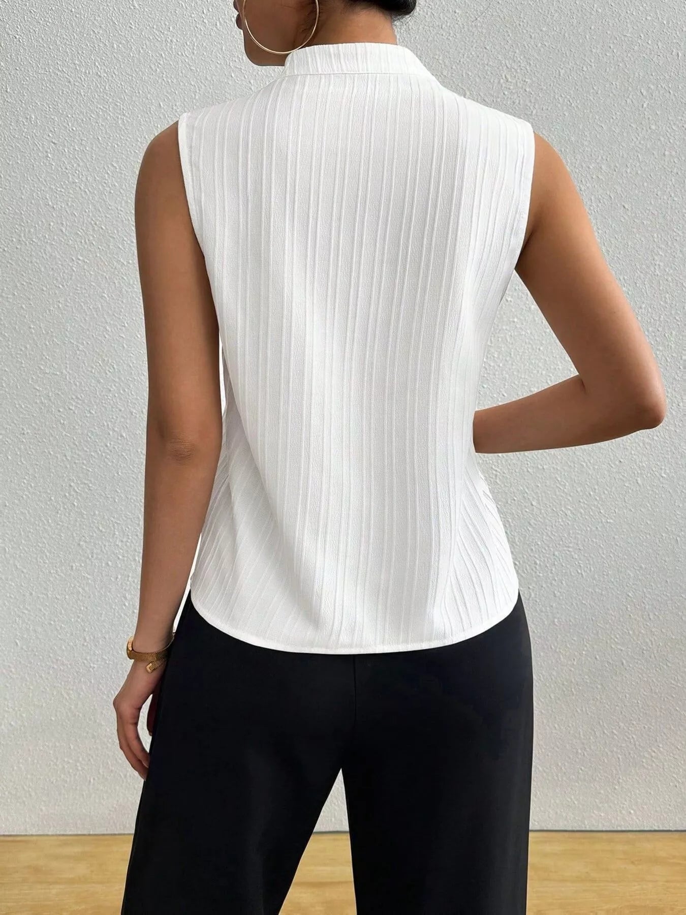 Chic Textured Sleeveless Blouse
